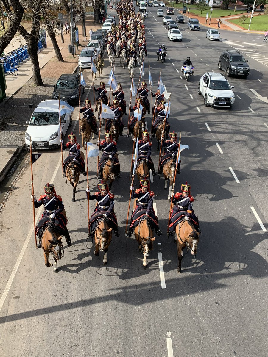 Granaderos a Caballo tweet media