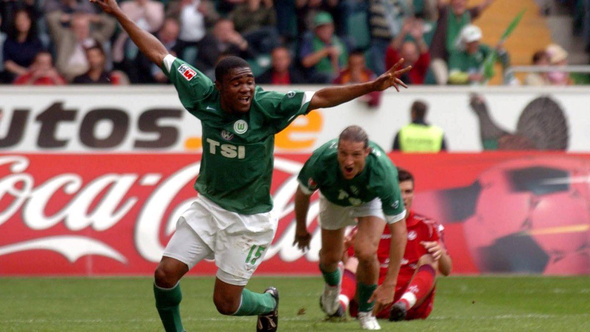 CingCarlDM's tweet photo. Ich war 2006 als Kind im Stadion als wir in Wob abgestiegen sind. 200x das Makiadi Tor auf der Anzeigentafel? Geschenkt. Mich von Bayer Fans als Absteiger beschimpfen zu lassen - okay. Dass ihr jedes Jahr über 50 Mio von VW in den Sand setzt? Peinlich.
#scpwob #wob #vw #vfl https://t.co/vPoNTZf3X0