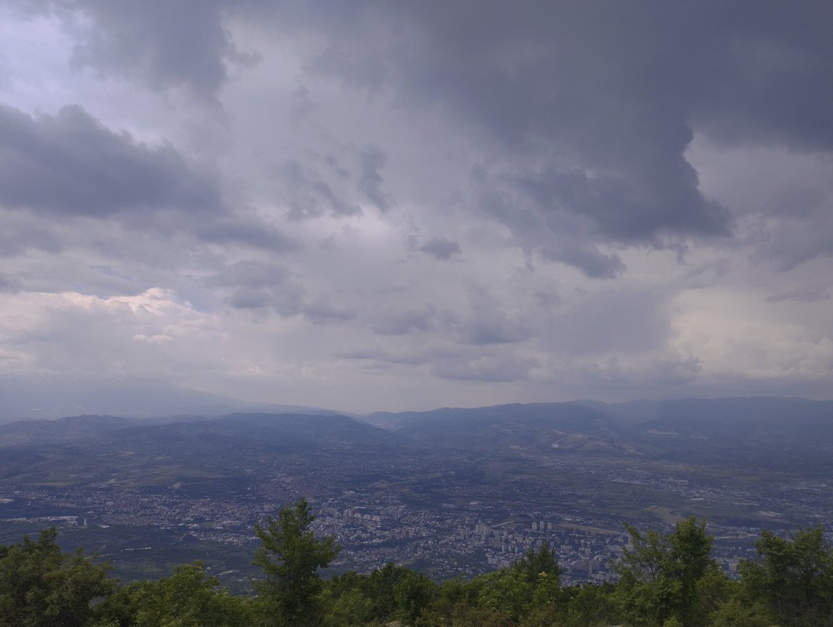 _Manevski's tweet photo. 3-day mountain training => overtrained legs ⛰️🏃‍♂️
#Hiking ↗️ #Running ↘️ https://t.co/5DWLwrrKDT
