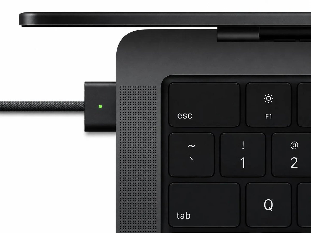 digitaldynamozw's tweet photo. I’m still confused 😭

Does keeping your laptop plugged in at 100% while using it slowly ruin the battery, or is that just a myth? https://t.co/ywSaD0iUn0