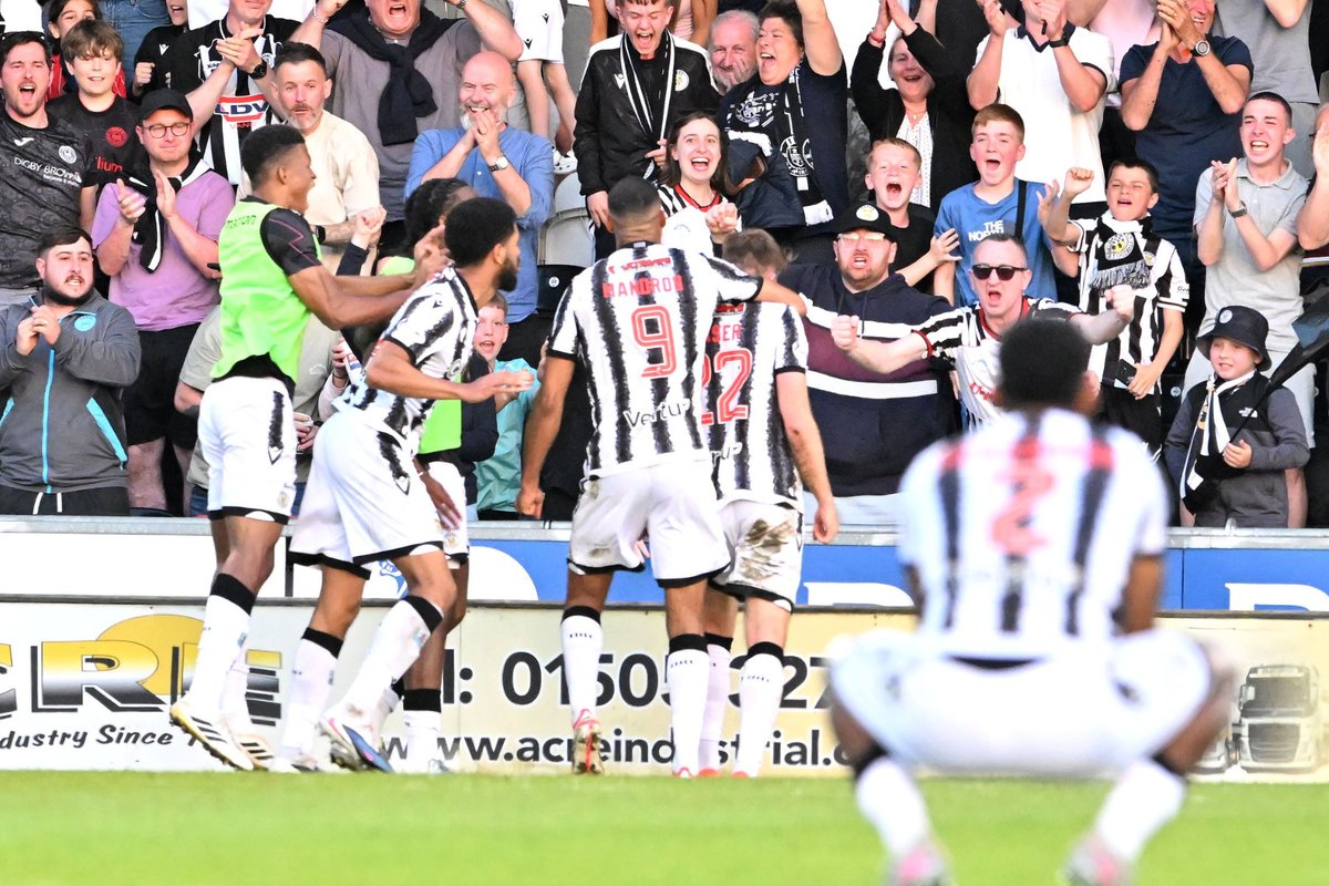 divirvine's tweet photo. And breathe...St Mirren 1 Partick Thistle 0: Marcus Fraser fires Buddies to safety.

The end of an era at St Mirren capped in the right way, with players to be remembered as legends for the cup win, not for relegation.

🔗https://t.co/PHb6G5ZH2P https://t.co/T4emoGSfFX