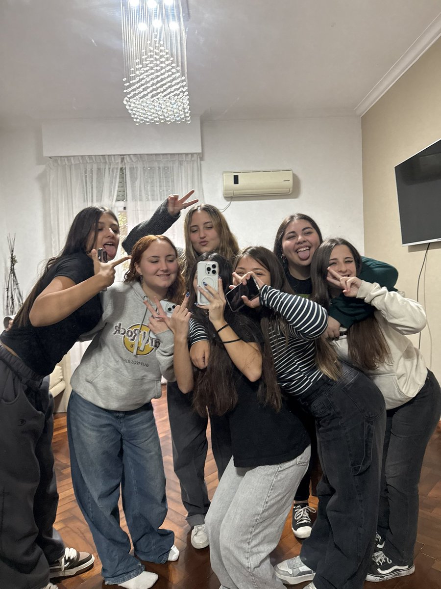 𝒎𝒂𝒚𝒈𝒂𝒏𝒂𝒔𝒅𝒆𝒗𝒆𝒓𝒕𝒆 .ᐟ .🎸 tweet media