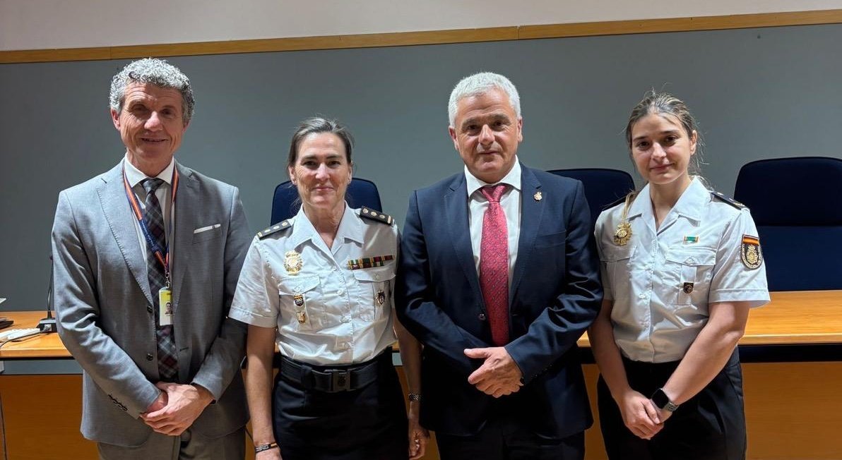 avtcyl's tweet photo. 🟠 El presidente de la AvtCyL participa en un acto sobre inclusión y discapacidad en la Policía Nacional

El presidente de la Asociación de Víctimas del Terrorismo de Castilla y León (AvtCyL), Sebastián Nogales, ha participado en la jornada Inclusión y oportunidades: el futuro de los policías @policia con discapacidad, organizada por la Asociación de Miembros de las Fuerzas y Cuerpos de Seguridad con Discapacidad (AMIFP) @AMIFP1.

Durante la sesión se abordaron cuestiones relacionadas con la discapacidad e incapacidad sobrevenida en el ámbito policial, entre ellas los protocolos de inclusión, las adaptaciones laborales, las nuevas funciones profesionales que podrían desempeñar los agentes afectados, así como diferentes experiencias y buenas prácticas desarrolladas tanto en España como en otros países.

La jornada también sirvió para reflexionar sobre la necesidad de avanzar en medidas de apoyo e integración profesional, compartiéndose distintas experiencias personales y propuestas de mejora desde una perspectiva constructiva y de futuro.

En el encuentro participaron representantes de la Policía Nacional, especialistas en salud laboral y prevención de riesgos, profesionales del ámbito médico y responsables institucionales vinculados a la discapacidad y los derechos sociales.