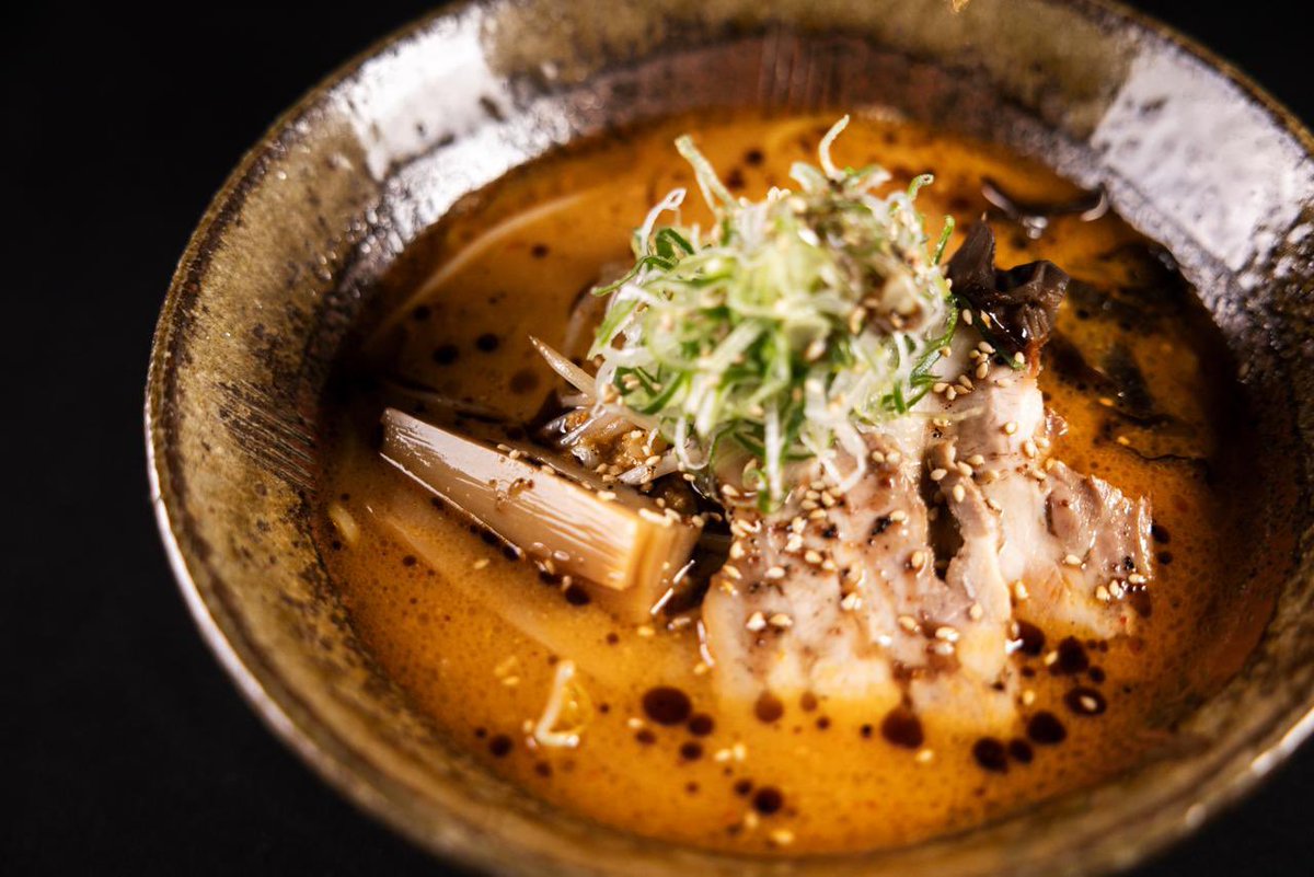 umamilabldn's tweet photo. 今月Camdenにオープンした
北海道出身オーナーによる札幌ラーメン店「Umami Lab」公式アカウントです。

味噌、塩、醤油、混ぜそば——
ロンドンで本気の札幌ラーメンを作ってます。どうぞよろしくお願いします🍜 https://t.co/YCclOFTrcn