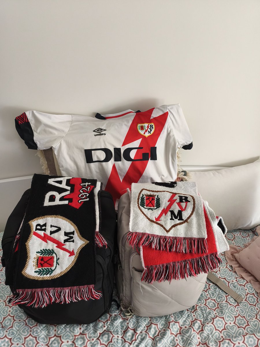 VICALRAYO's tweet photo. A veces los sueños se cumplen, preparados para nuestra gran final ⚡⚡🏆🏆 https://t.co/DcdXOAgGVo