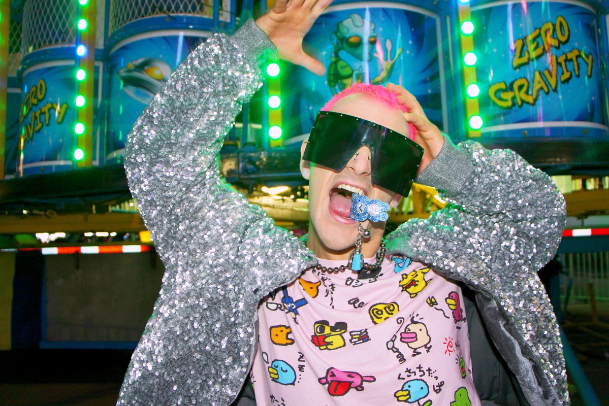mikeysin's tweet photo. Alien Invasion 👽 👾 👽 
Starring #Model : Mixx
Assistant &amp; #BTS: Ada Wong
#Tamagochi #Shirt by #Cakeworthy 
#Jacket by @ZARA 
Location @LetsGoToTheEX
#Photographer #CreativeDirecting #MikeySin #mikeysinstudios #mensfashion #menswear #cne #letsgototheex https://t.co/cvbetuRahS