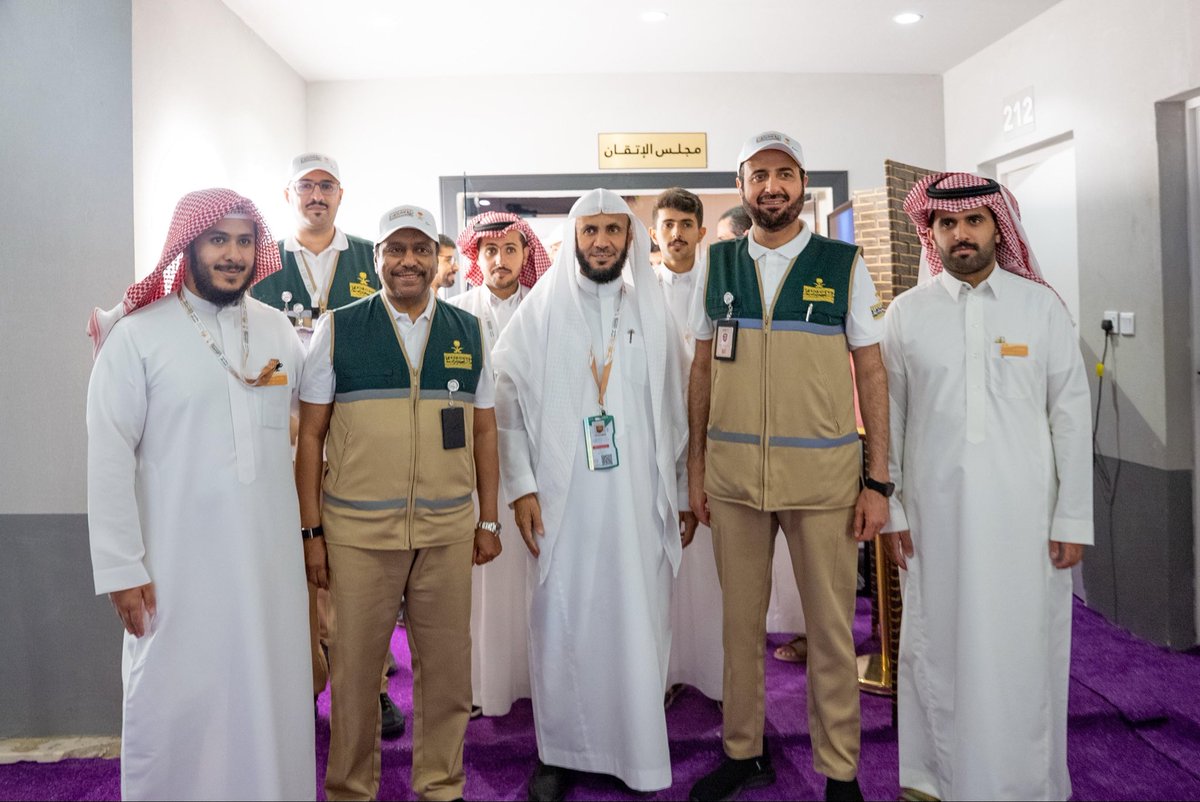AletqanSa's tweet photo. سعدنا في شركة #الإتقان_للحج بزيارة معالي وزير الحج والعمرة د. توفيق الربيعة، ومعالي نائب الوزير د. عبد الفتاح مشاط، إلى مخيم الشركة بمشعر منى للباقة المميزة، حيث اطّلعا على الخدمات المقدمة للحجاج، والتقيا بعددٍ من ضيوف الرحمن، مثمنين الجهود المبذولة في خدمة الحجاج وراحتهم..
نشكر لمعاليهما كريم الزيارة والتوجيه والدعم، سائلين الله التوفيق والسداد في خدمة ضيوف الرحمن.

#حياكم_الله
#حج_1447هـ
#نسعى_بالاتقان_لخدمتكم