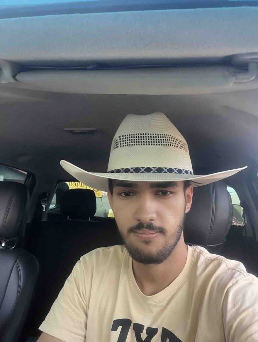 Bertolzodnv's tweet photo. Daria uma carona pra esse cidadão? #Agroboy #AgroboyPelado #AgroBoyXXX #OnlyFansAgroboy #AgroboyNSFW #MachoRural #HomemDoAgro #GauchoNu #CowboyDick #FazendeiroGostoso #ConteudoAgro #BigAgroBoy https://t.co/ix9CjItV3c
