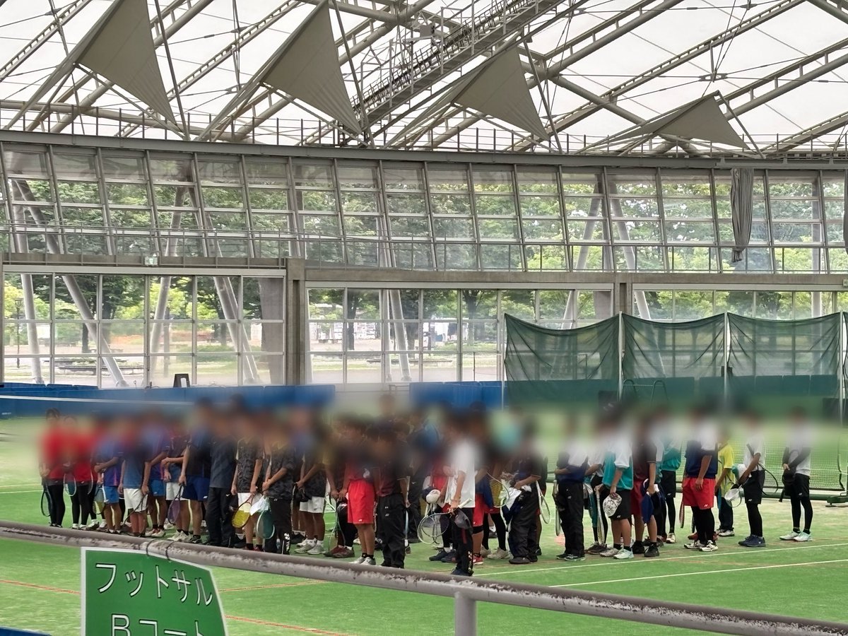 softeni_orange's tweet photo. 先日 #練習試合会 がありました🎶
ペアは都合付かず、当日に組んだ他校の前衛と話しながら試合して
午後には勝率高いメンバーのトーナメントでなんと2位😆

楽しそうにやっていたので良かった🤓

夜は恒例の練習ー
足のマッサージももはや恒例に😉
#ソフトテニス #サンワエナジー #中学生 #埼玉県 https://t.co/J03dJVWhln