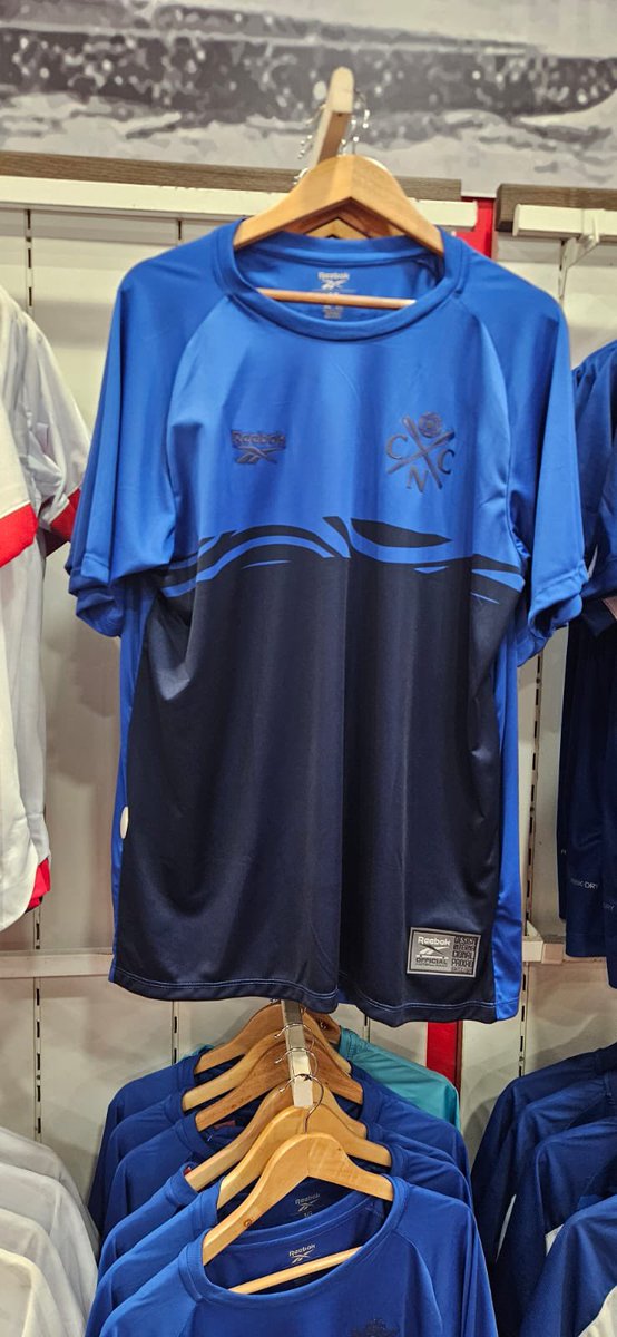 Leganautico's tweet photo. Meus parabéns para quem projetou essa camisa, agora já pode ligar a luz https://t.co/ndivD31JIj