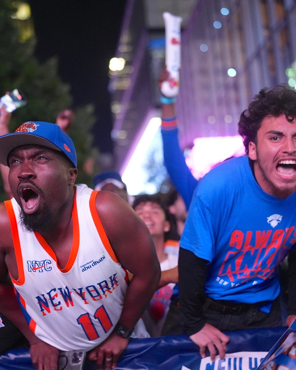ComplexSports's tweet photo. New York is about to be insane if the knicks win game 4 

Police presence already stationed outside of Radio Music Hall for the knicks game 4 watch party.

via @jenXperience// @gettyimages https://t.co/pqFaONS7xA