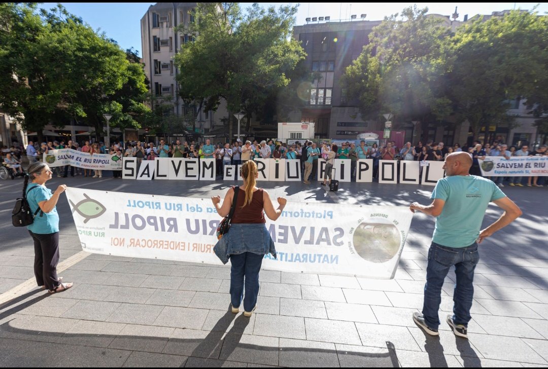 portdelcompte's tweet photo. SOM MOLTES persones a defensar el riu Ripoll a Sabadell i al Vallès de l'ús ESPECULATIU contra el medi natural i la biodiversitat @defensaripoll @ecologistes @ecologistescat @sosvalles @Adenc1982 #amicsRipoll https://t.co/o4T0Mp5FHx