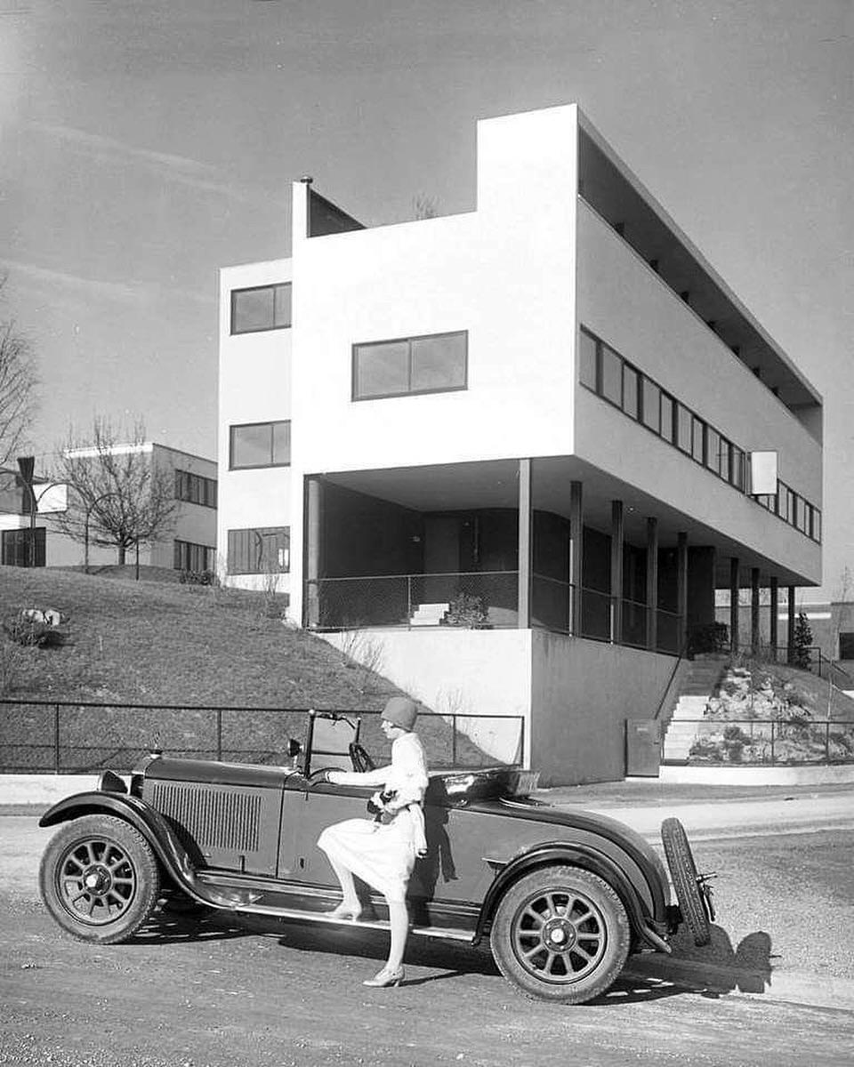 atonal440's tweet photo. Car, fashion, house: all contemporaries. Architecture was the vanguard of modernism, in part because the materials to instantiate the vision were the most advanced in that field. https://t.co/BaV2hTV5in