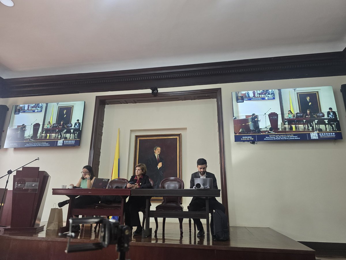 VeeduriaPMSB's tweet photo. Hoy en mesa técnica con las entidades, congresistas y comunidad doliente #nomasruido #QueElRuidoNoNosCalle #ParqueSimonBolivar https://t.co/juttd9myib
