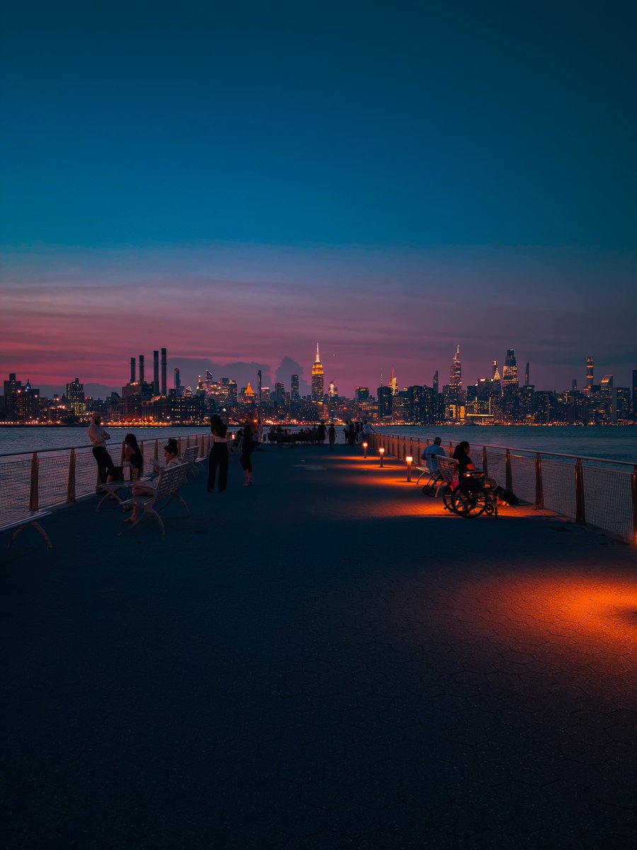 ltrv01's tweet photo. Les lumières de New York (iPhone 17) https://t.co/yj7rJoiVUu