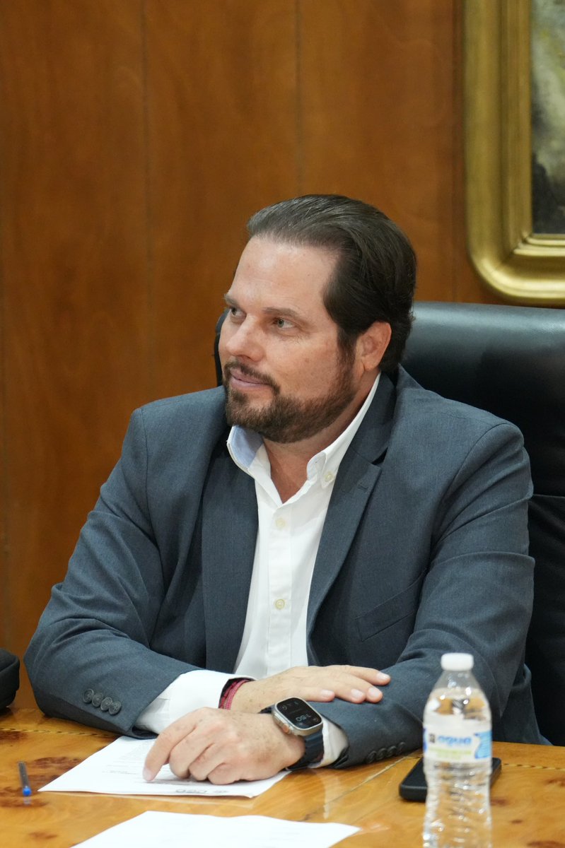 otnielgarcia's tweet photo. ¡Buenas noticias para nuestra gente! ✨
Hoy en la Comisión de Justicia dimos un paso muy importante al aprobar 5 dictámenes fundamentales. Cada uno de ellos está pensado para fortalecer nuestro marco legal y responder a las demandas reales de la ciudadanía. https://t.co/tIYAtaT1uH