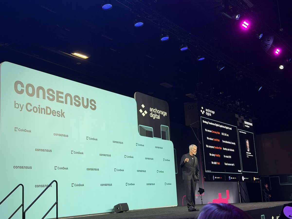 BlocknBell's tweet photo. The shift to "AI Agentic Commerce"—Raoul Pal: Crypto is the "universal basic equity" of the AI era. In 5 yrs agents will account for 3/5 of DeFi users. Charles Hoskinson: By 2035, agents'll be more important to the internet than humans, leaving tech giants like Google panicked🤖 https://t.co/1ayM50hjsu