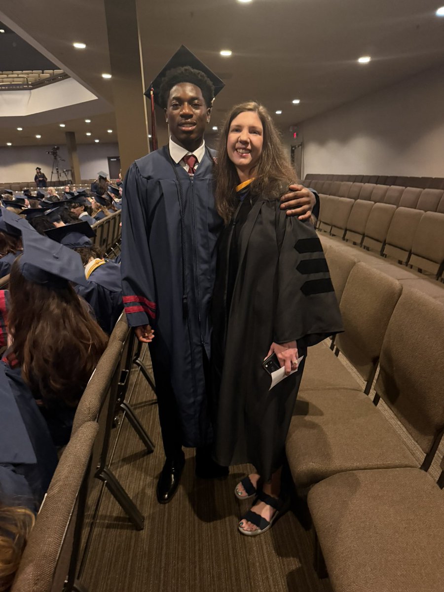 LukeSimilien's tweet photo. Graduated.✌🏿 https://t.co/qPZp03Z2GX