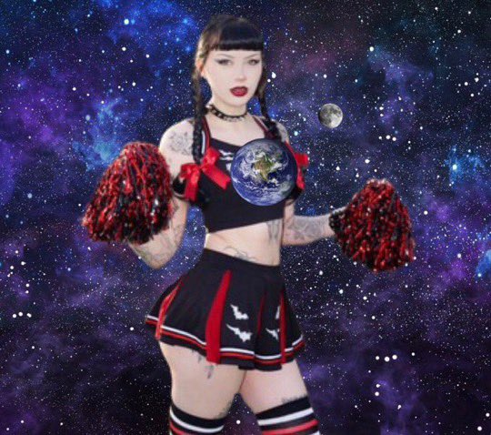 IconicStineGTS's tweet photo. Oh my gods I out grew planet haha https://t.co/4PrhK6Z7dE