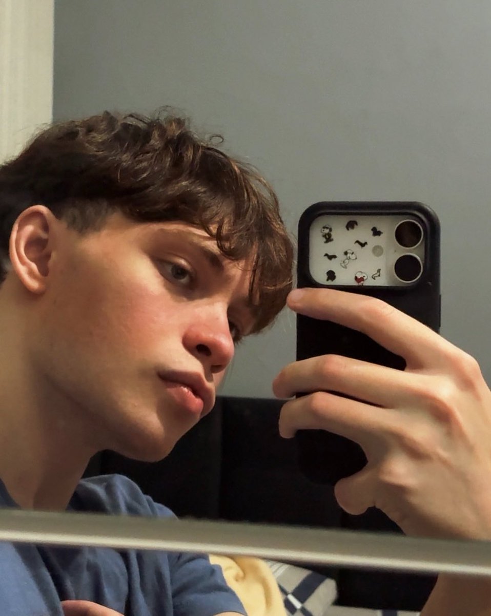 euliisboaa's tweet photo. 🤓 https://t.co/mdmHERsJEM https://t.co/RE32ur8Zug