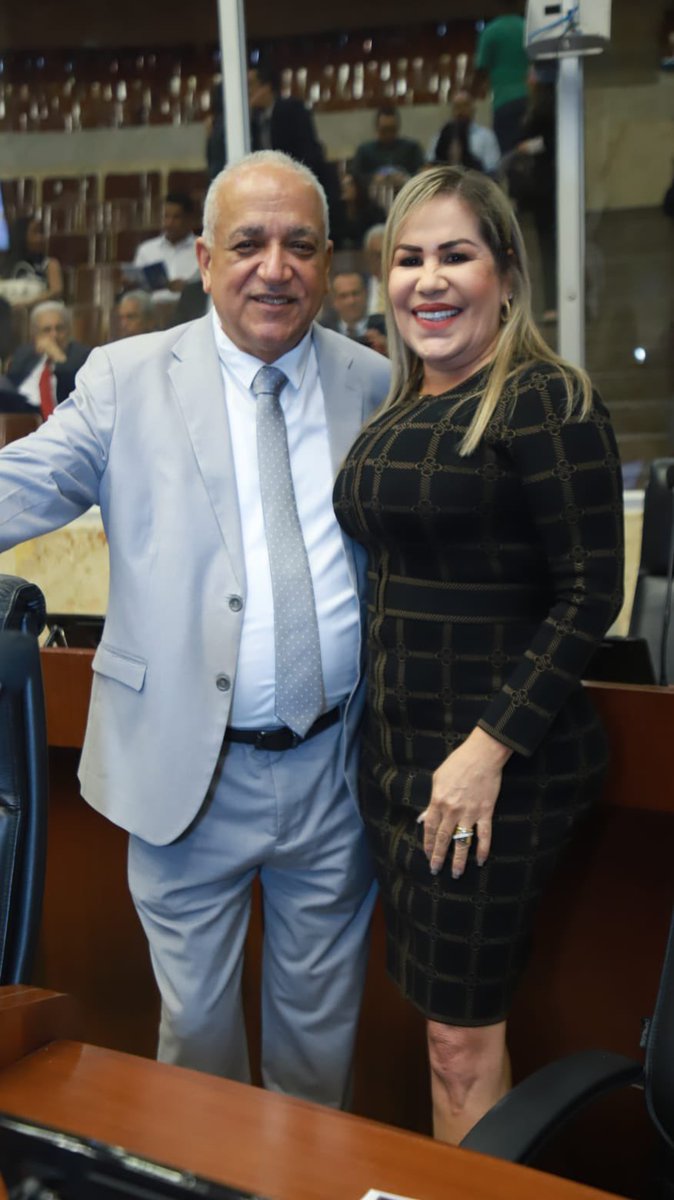 camachocastro's tweet photo. Gracias a la bancada por la confianza. https://t.co/k2vbncQucy