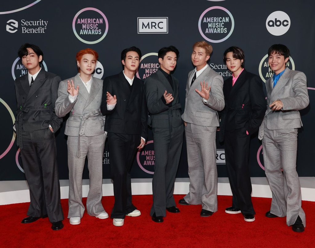 BeySwan7's tweet photo. Ayudando a las menciones de mis amores 💜

BTS ON AMAS
BTS AMAS 2026
BTS PAVED THE WAY
#BTSonAMAs
#BTS_ARIRAN https://t.co/W6IbYwUSJo