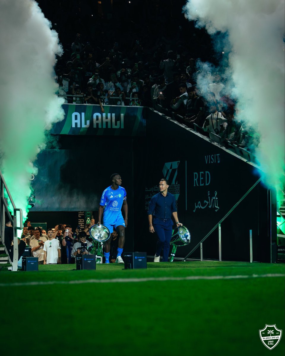 AA_da7i's tweet photo. حاولت سابقًا إبعاد النادي #الاهلي عن المجد القاري، وسببها عوقب بحرمانه من المشاركات المقبلة.

ودارت الأيام ليتوج النادي الأهلي ملكًا على عرش القارة الآسيوية لسنتين متتاليتين.

ولكنها لم تَدُرْ على ناديك، لأنه ليس له من التاريخ ما يُروى، أو من الحاضر ما يُفاخر به، ليرميه الأهلي بتتويجه الأول للبطولة الأدنى، ويعطيه الفرصة لتحقيق لقب آسيوي بقدر حجمه، ثم ماذا؟ عجز أيضًا عن تحقيقها!

فمهما كانت الأسباب التي لديك للتقليل من البطولة، تذكر أنك لم تحققها، فهي كما قال رئيس ناديكم السابق:
#معصي ان تحققوها.

@Waleed_binBader