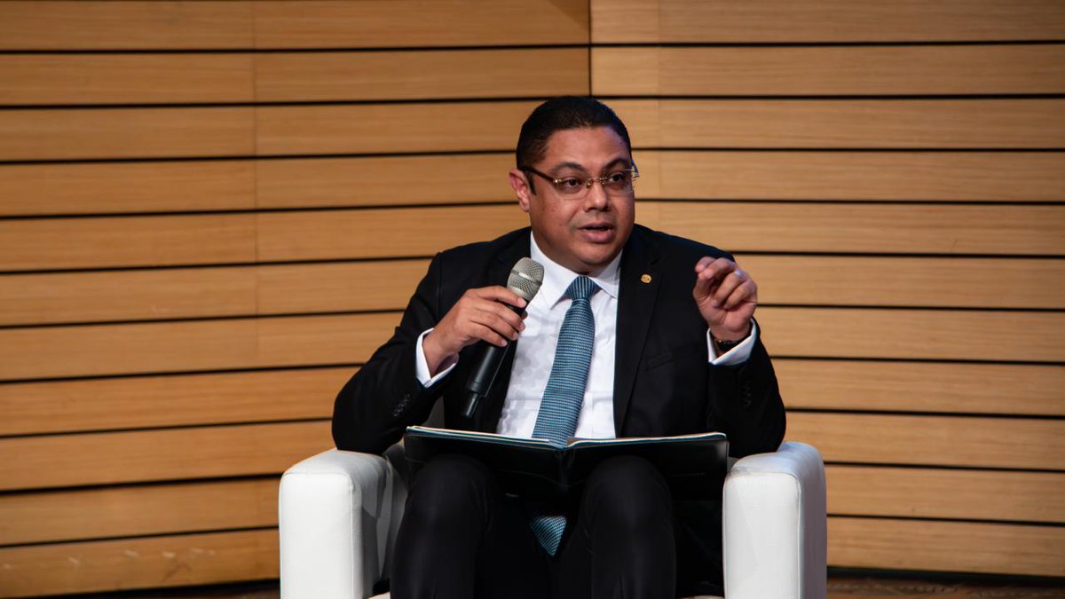 juspazbaq's tweet photo. El presidente de la Sala de Justicia y Paz de Barranquilla participó activamente en el panel desarrollado en Bogotá con auspicio de la Honorable Corte Suprema denominado: “nuevas variables de criminalidad juvenil: Entornos Digitales, Reclutamiento y retos para la aplicación de justicia” 

Este espacio académico fue compartido con el decano de Derecho de la Universidad de Los Andes el Dr. Ricardo Posada Maya y una delegada de la fiscalía general de la Nación” 

El moderador fue el magistrado de la Sala de Casación Penal Dr. Jorge Hernán Díaz Soto.