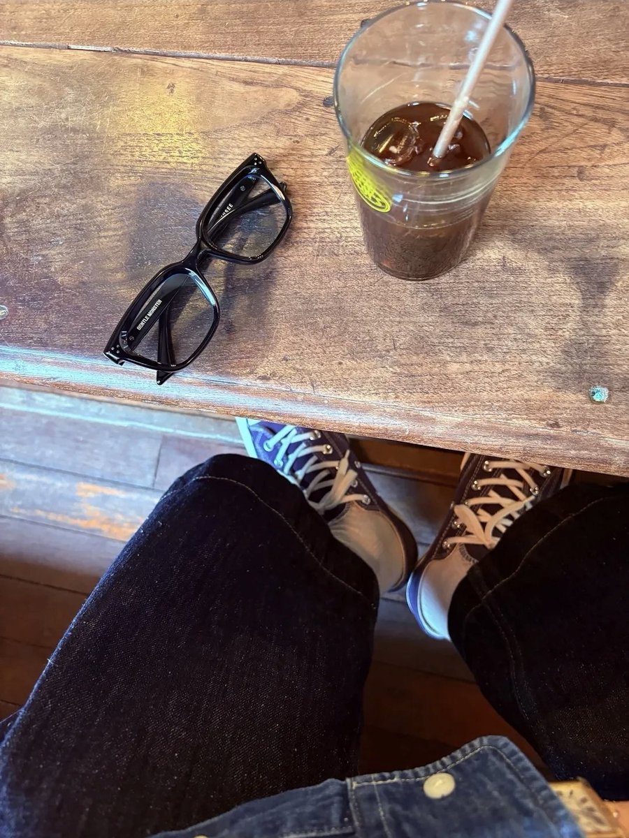 stvrstrvck's tweet photo. i went somewhere yesterday, but all you get to see is this ✌🏻 https://t.co/ct0mlLDirR
