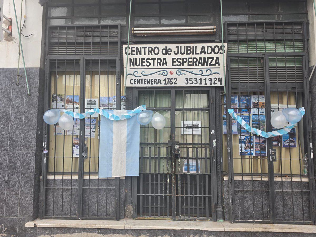 ACiudad7's tweet photo. Festejando el 25 de mayo en nuestro centro de jubilados!
Amistad, compañerismo y espíritu patrio!!
#25demayo https://t.co/EvNTepDA3r