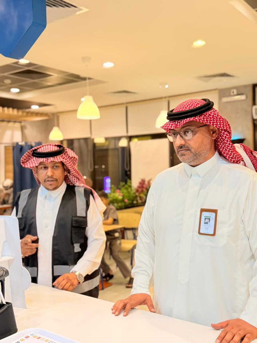 AlhadithaM's tweet photo. بناءً على توجيهات سعادة أمين منطقة الجوف المهندس #عاطف_الشرعان قام رئيس #بلدية_الحديثة الدكتور مطر بن منادي العنزي بجولة تفقدية على المطاعم الواقعة على الطريق الدولي للتحقق من جاهزيتها الكاملة ومدى استعدادها لاستقبال الزوار والمسافرين. https://t.co/rtKNRxkMih