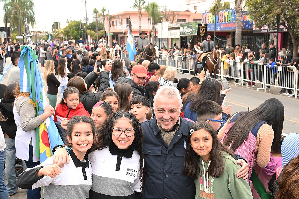 ZamoraJulio's tweet photo. Por último, en #Benavídez, celebramos este día patrio con baile, alegría y el orgullo de compartir nuestras tradiciones.
¡Viva la Patria! 🇦🇷 https://t.co/0nQXHoErQp