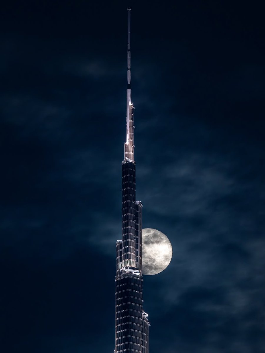 visitdubai's tweet photo. Full moon nights hit different in Dubai 🌕💫 Have you seen this in person?

📸 IG/essa1010

#VisitDubai #FullMoon https://t.co/PY8HPHOSvR