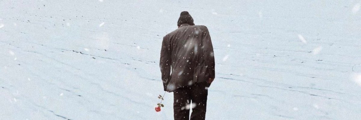 cinema_si's tweet photo. Ulus Baker: “Seviyor olmak, seviliyor olmaktan üstündür… Çünkü seven kişi sevdiğini bilir, farkındadır, bir sevgiyle duygulanmış olduğunu bilir. Sevilen kişi ise bunu asla bilmek zorunda değildir. Bilmediği bir şeye maruz kalmıştır.” https://t.co/EPTdDL9kg6