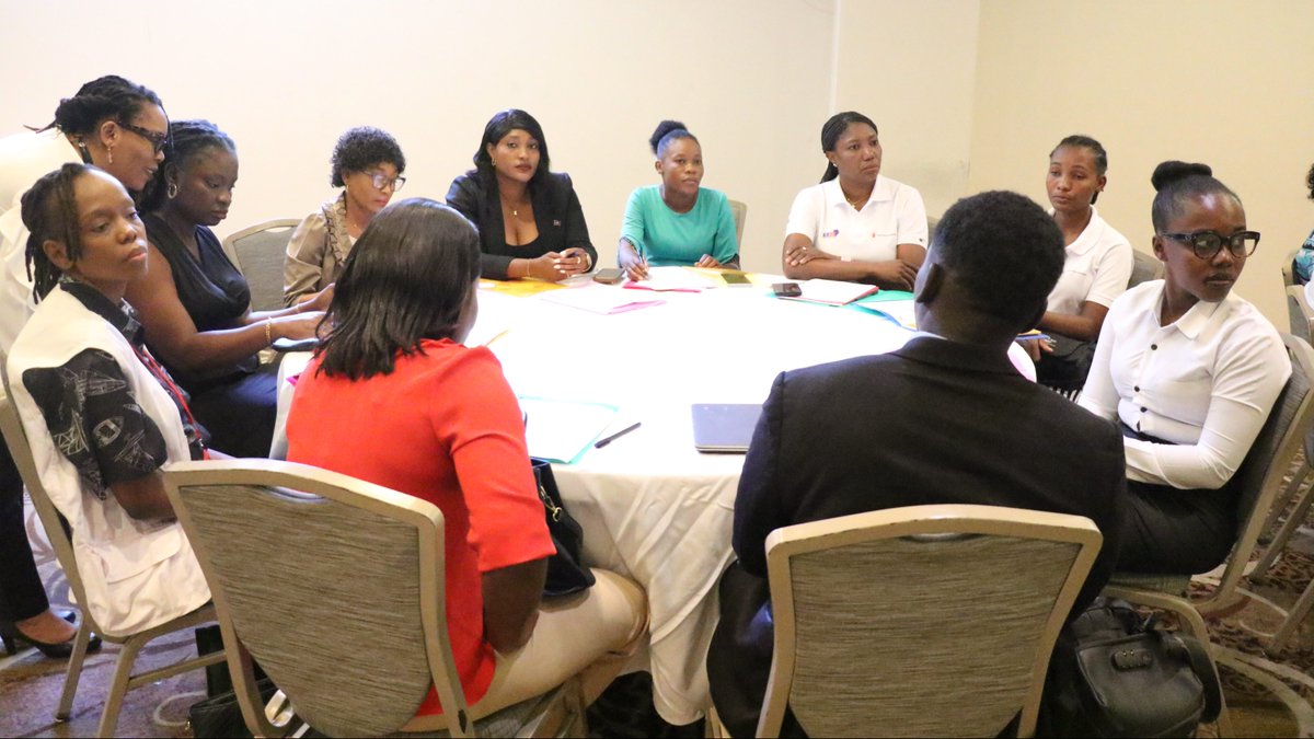 UNFPAHaiti's tweet photo. L’UNFPA en Haïti a publié un rapport de formation sur la gestion des cas de VBG, organisée par l’UNFPA, sous le leadership du MCFDF, et financée par la Coopération Suisse. @AnoutiSamir @KouassiNicole @UNHaiti @KayFanmAyiti https://t.co/iymUvK18Ww https://t.co/pL706nSwHo