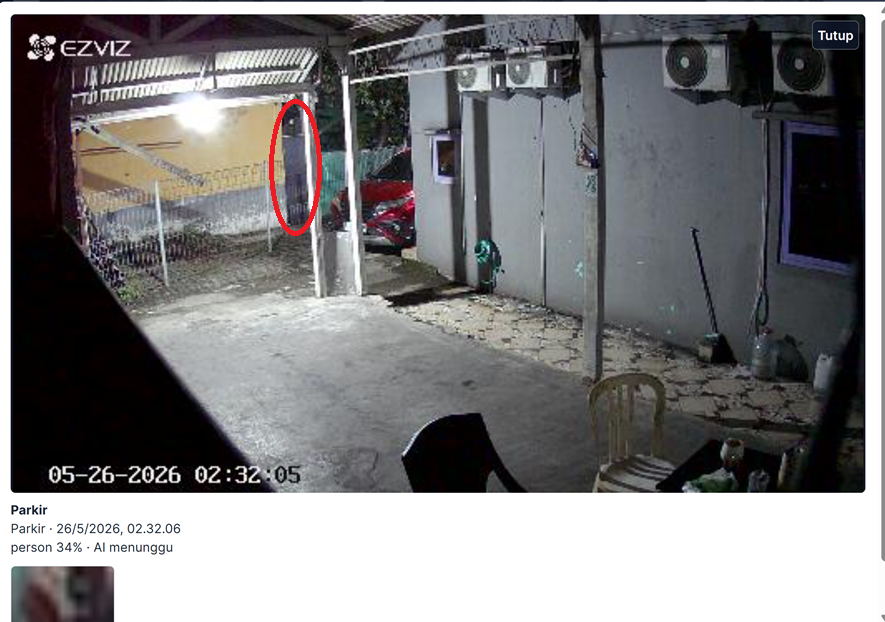 davidhermansyah's tweet photo. Sudah 1 minggu kantor saya aplikasi smart CCTV berbasis AI buatan sendiri. Jika ada hal-hal yang sdh kita prompting di AI misal ada orang diarea tertentu, tidak pakai pakaian safety, orang yang akan mencuri motor , pegawai ngantuk dll maka akan notifikasi lewat WA.

Nah hari ini iseng-iseng lihat snapshot yang tidak terkirim ke WA. Saya lihat area parkir motor di kantor kok ada notif 34% person (Tapi blm cukup ambang untuk ngirim ke AI-nya). Ah , ini salah nih computer visionnya masak gak ada orang masih diinfo kemungkinan ada orang 34%.

Saya amati tiap detil mana yg membuat tidak akurat. Ya Allah saya baru paham didekat mobil kantor ada obyek yang kalau orang awampun akan menganggap itu manusia/person.

Semakin lama saya lihat kok semakin menakutkan wkwkwkw