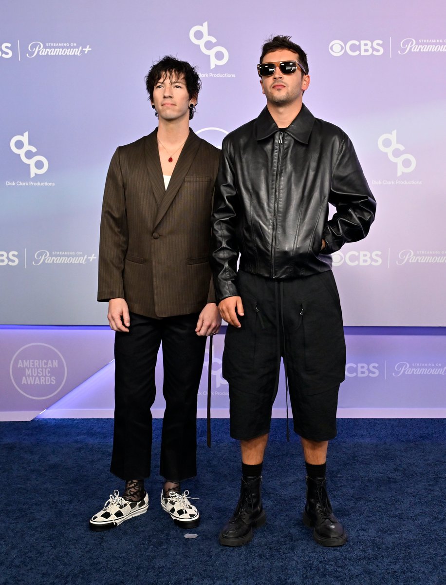 extratv's tweet photo. No longer *stressed out* because Twenty One Pilots (aka Josh Dun and Tyler Joseph) have arrived at the #AMAs! 🎸 https://t.co/7cFFr7jk2j