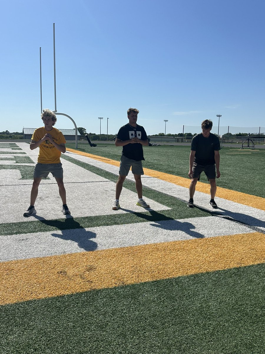 BLHSBobcatsTF's tweet photo. These 800 runners kicked off state week by completing a modified Murph! Happy Memorial Day! 🇺🇸 https://t.co/9OkjC9vlsL