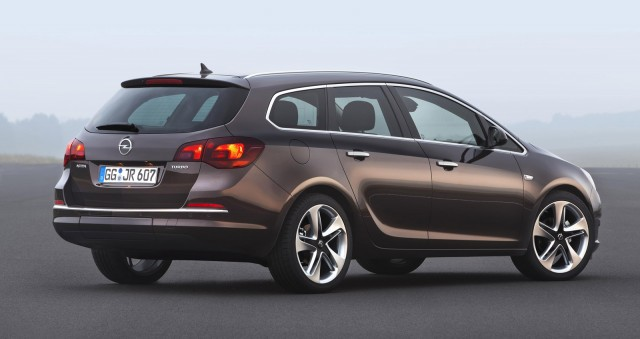 awesomeuser05's tweet photo. @iJixaw i give you uh......... 2012 Opel Astra Select. and my offer is ₺12 https://t.co/fvzegD6T7z