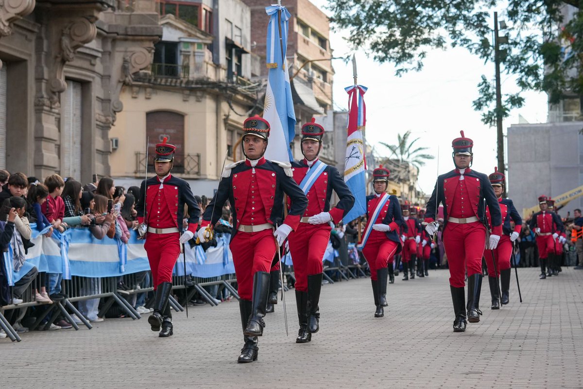 Fabian_Bastia's tweet photo. A 216 años de la Revolución de Mayo, renovamos el compromiso con los valores que dieron origen a nuestra Patria: libertad, justicia, participación y construcción colectiva de un país democrático, justo y federal.

Santa Fe fue protagonista de esa historia y sigue defendiendo con la fuerza del legado del Brigadier Estanislao López, una Argentina con institucionalidad, democracia y futuro.

¡Feliz 25 de Mayo!