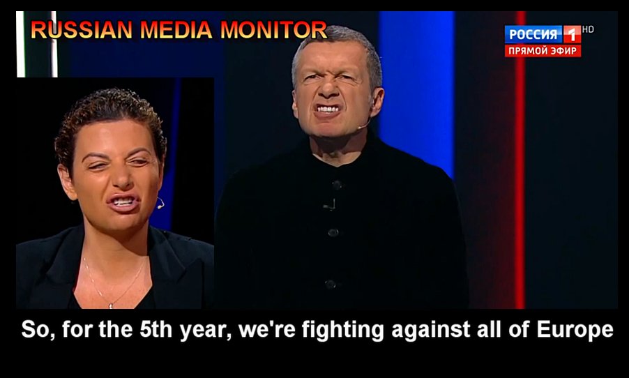 Julia Davis tweet media