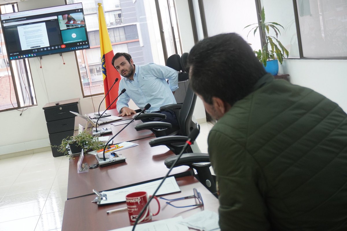 JAL_Chapinero's tweet photo. 📊 Seguimiento al CONFIS 2026.

Junto a Secretaría de Hacienda revisamos el estado de distribución de los excedentes financieros, que actualmente se encuentran en etapa de análisis las solicitudes presentadas por los alcaldes locales📌. https://t.co/dQf1jqA54W