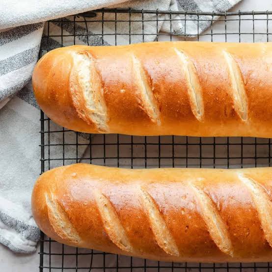 1tsjustbread's tweet photo. What is this. A baguette? https://t.co/YRwMEokHXP