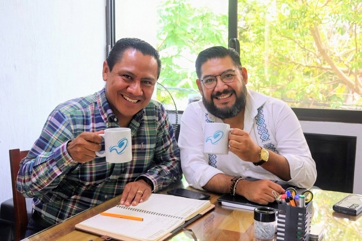 BersahinLopez's tweet photo. Iniciamos la semana con nuestro amigo #BienOaxaqueño, @rafavichido, con quien estamos impulsando nuestra agenda en Oaxaca de Juárez para cimentar los valores que nos dan identidad, abrazar nuestra cultura, el consumo local y una movilidad efectiva, todo esto con nuestro firme compromiso en el arraigo oaxaqueño, nuestras raíces y nuestra historia.