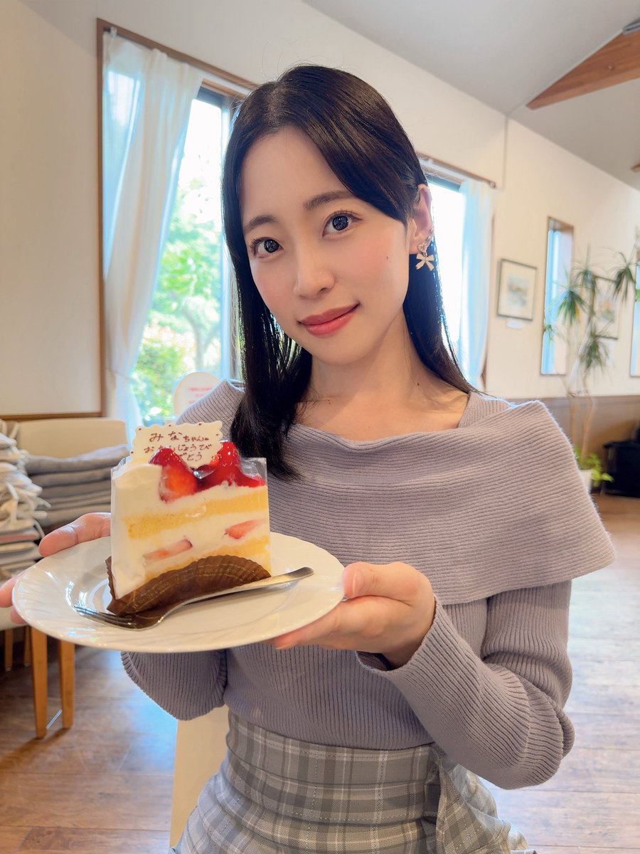 tacchi_minami's tweet photo. みなさんおはよう🫧

まだまだ
わたしとケーキの写真が続きます🥱💭

今月はもう少しバースデーショットに
お付き合いください♡🙏🏻🍰

(撮：母📷꙳⋆) https://t.co/riugcAZvxj