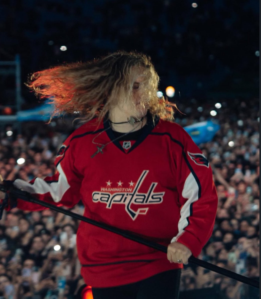 Bri_erbakee's tweet photo. xq carajos parece un jugador de hockey sobre hielo JAJAJAJ https://t.co/k4Hq1ysKfy