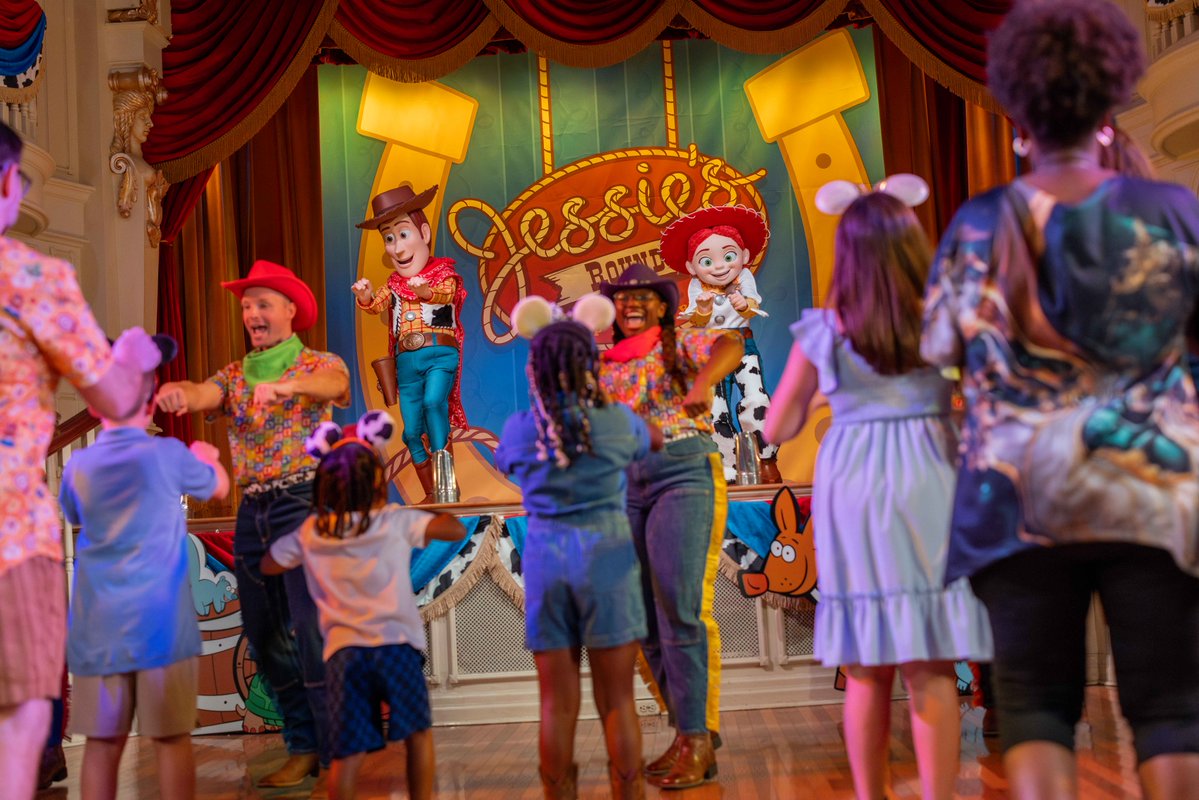 Disney Parks tweet media