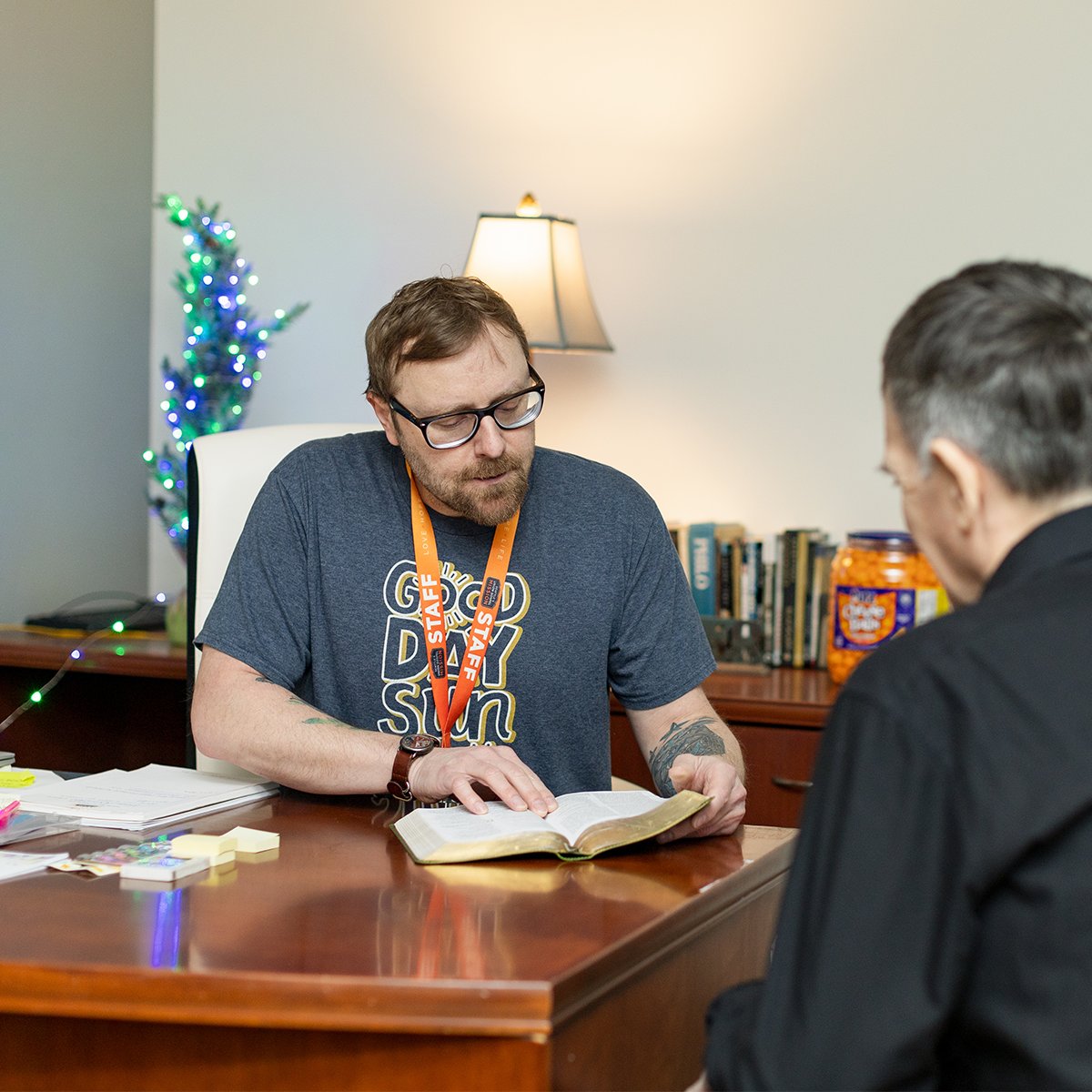 SeattlesUGM's tweet photo. 💛 We're here to help. 💛  

Are you looking to get off the streets? Are you struggling with addiction? Do you need support for your mental health?   
The Mission is here to help.  

Monday - Friday  
8am–5pm (excluding holidays)  
📞 (206) 501-4357 or ✉️getHELP@ugm.org. https://t.co/BcVS1RiHfo
