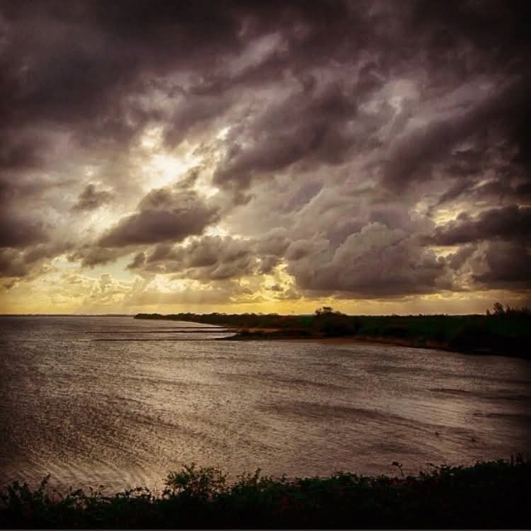 Havenlust's tweet photo. The sky remembered what silence looks like https://t.co/bJyLzXwKwB