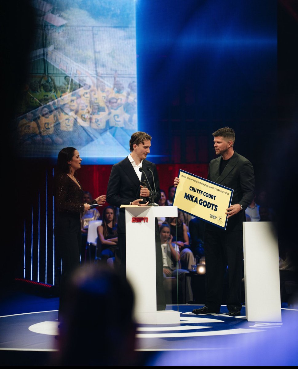 Klaas Jan Huntelaar tweet media